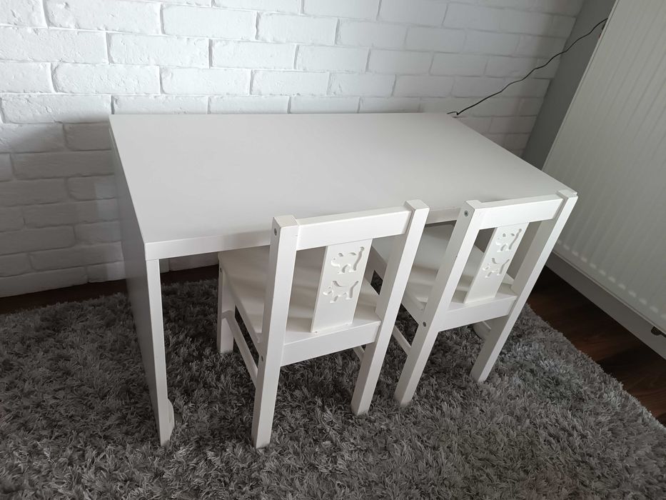 Stolik i dwa krzesła dla dzieci Ikea