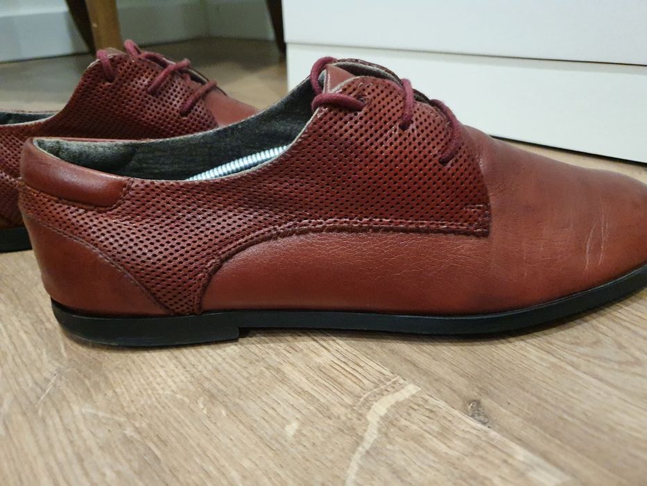 Sapatos bordeux Eureka