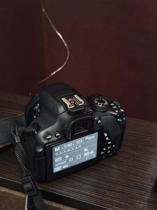 Фотоапарат Canon 700d + 2 обʼєктиви та аксесуари
