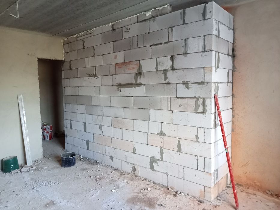 Мурування стін,  штукатурка.
