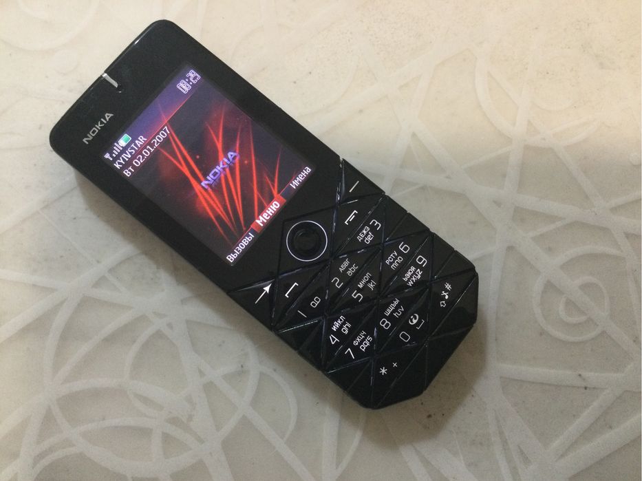 Кнопочные телефоны  разной комплектации.