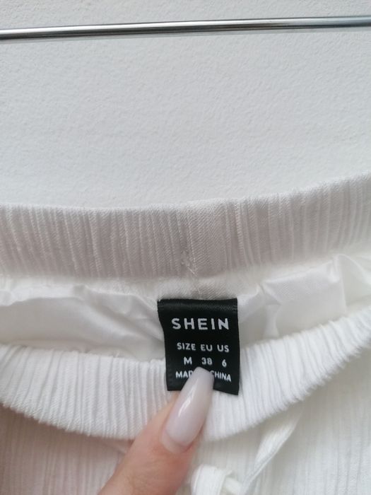 Calças Brancas de tecido fino