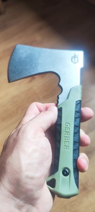 Nowa z delikatną Ryśka siekierka survivalowa