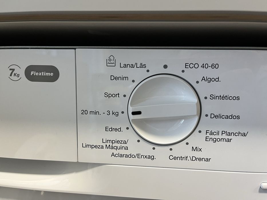 Maquina de Lavar Roupa  de encastre Zanussi