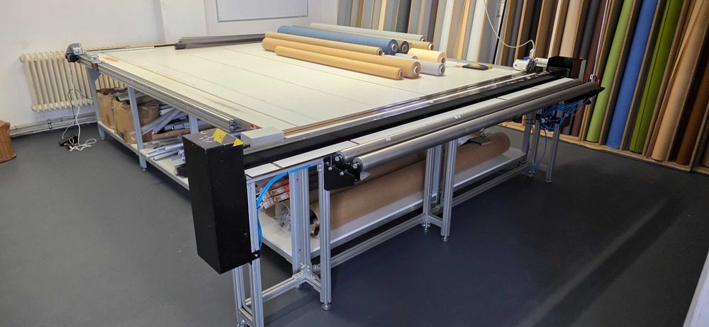 Stół do cięcia rolet