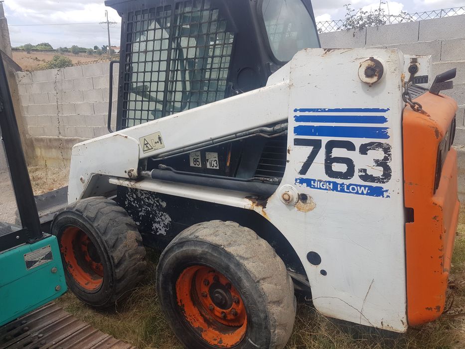 Executo trabalhos com máquinas