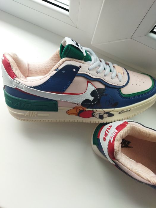 Кросівки жіночі Nike