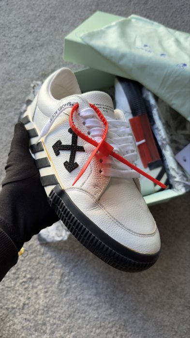 Off-White Low Vulcanized White/Black Leather tamanho 41