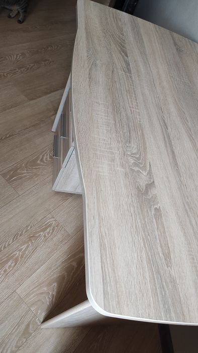 Письмовий стіл комп'ютерний