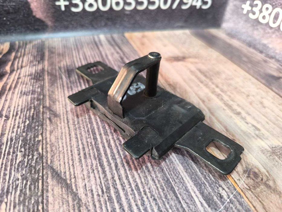 Скоба замок кришки багажника ляди Audi E-Tron 8W9827507A