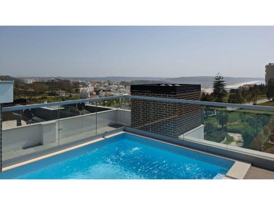 Apartamento T3 com varanda, garagem fechada em condomínio com piscina