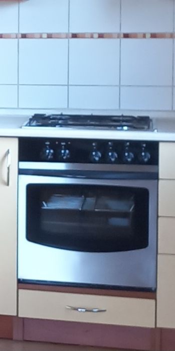 Kuchenka gazowa i piekarnik elektryczny do zabudowy