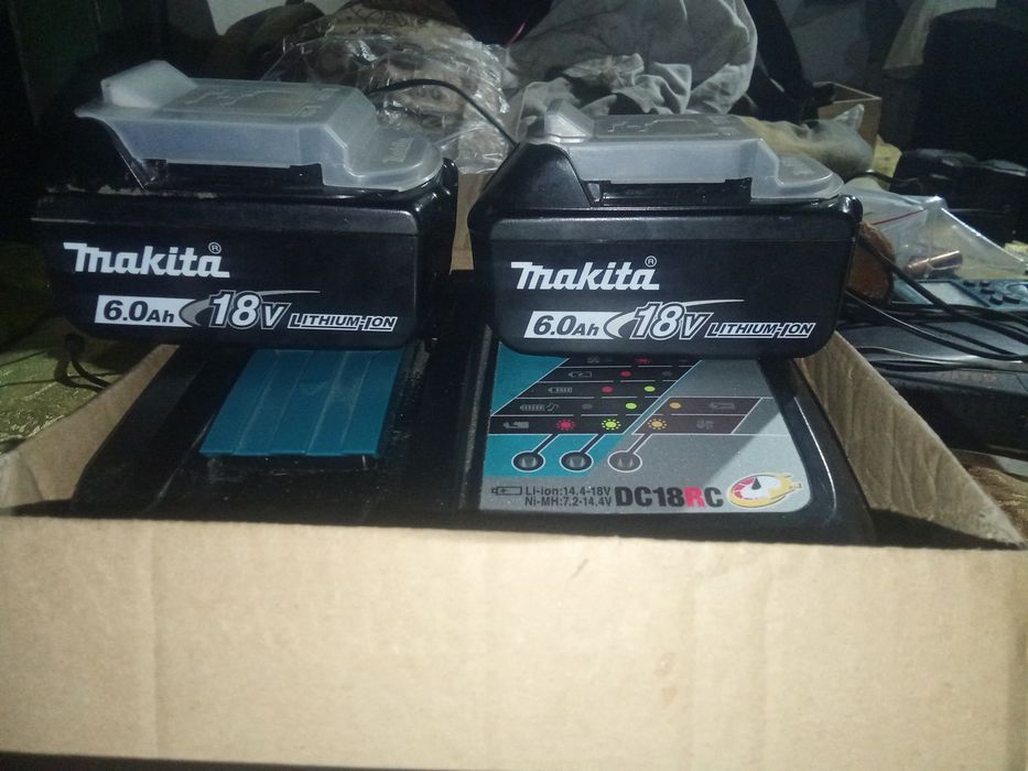 Zestaw Makita ładowarka plus dwie baterie