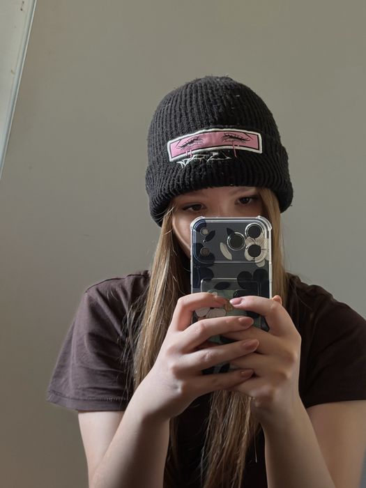 Czapka czarna grunge z oczami