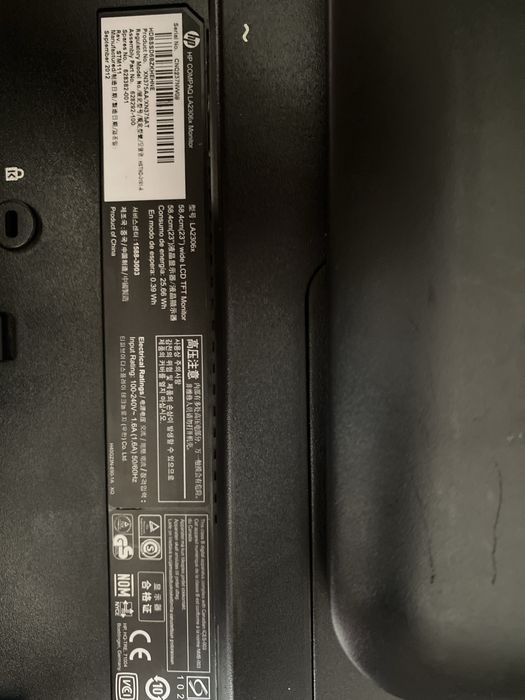 HP Compaq LA2306x 23” FHD (1920×1080).