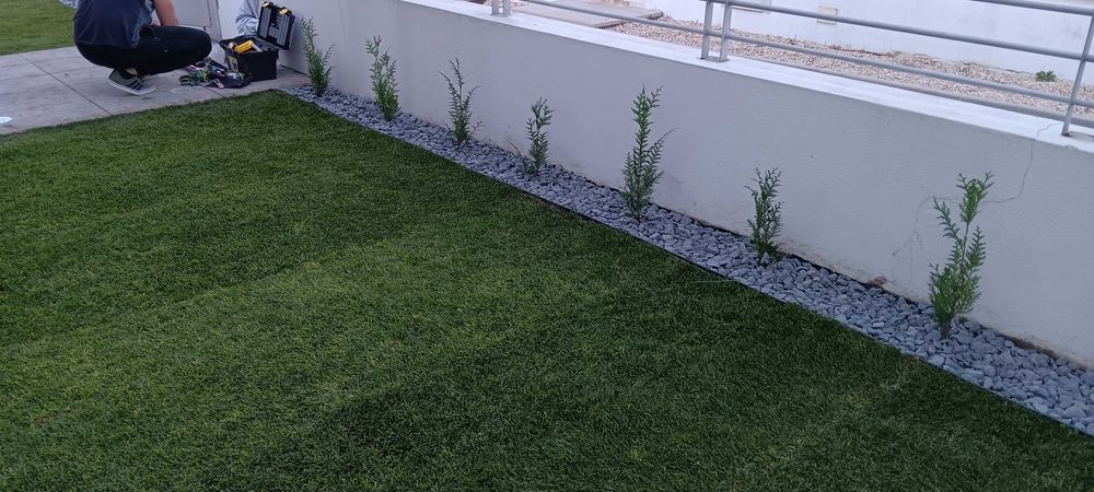 Colocamos Relva sintética ou natural e fornecemos