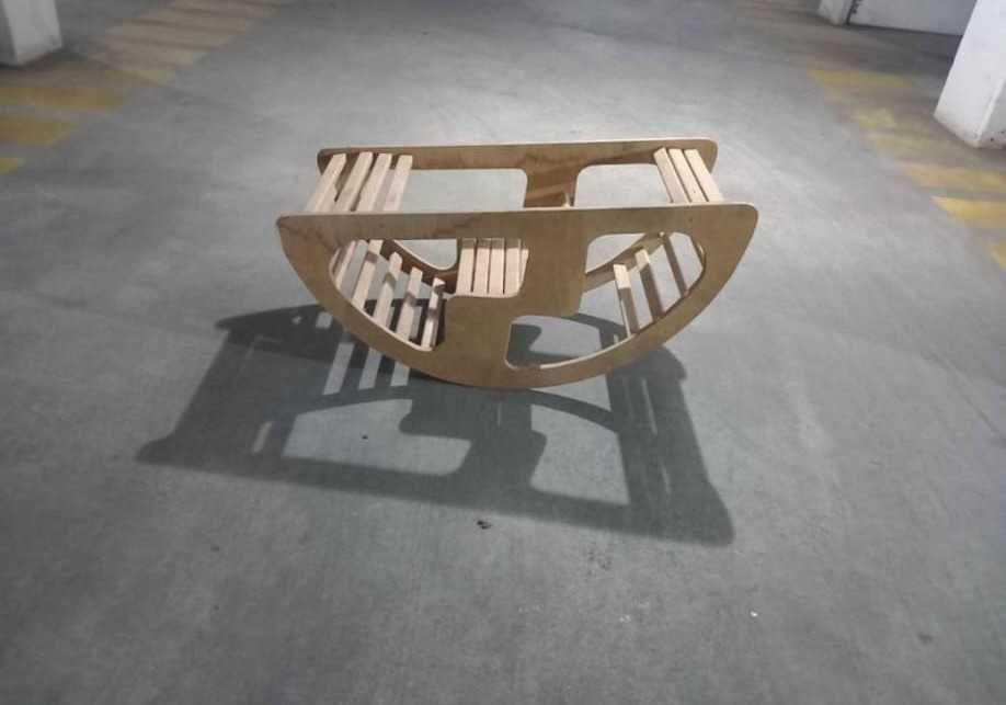 Baloiço de criança em madeira