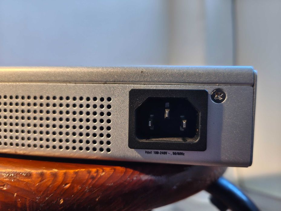 Ubiquiti - UniFi - Switch 8 - 150W