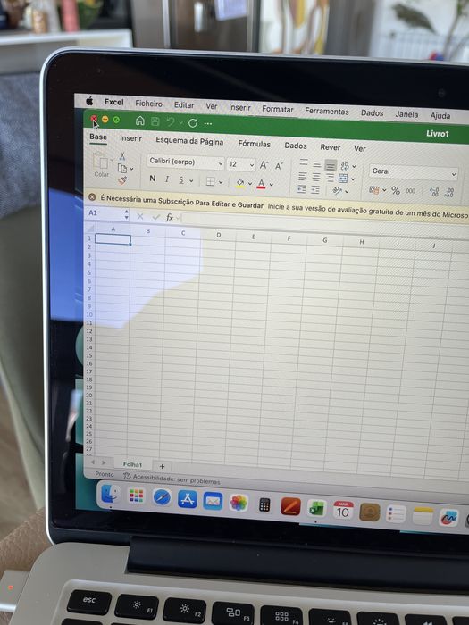 Macbook pro 13 Retina 2015 1TB 8gb ram