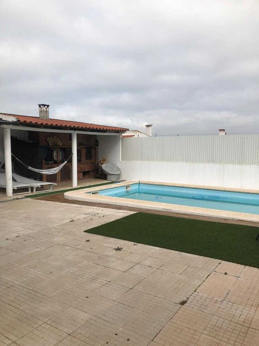 Moradia independente t4 no Carregado