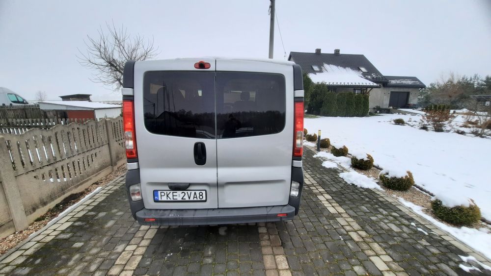 Opel Vivaro   do przewozu osób niepełnosprawnych  auto  z  windą