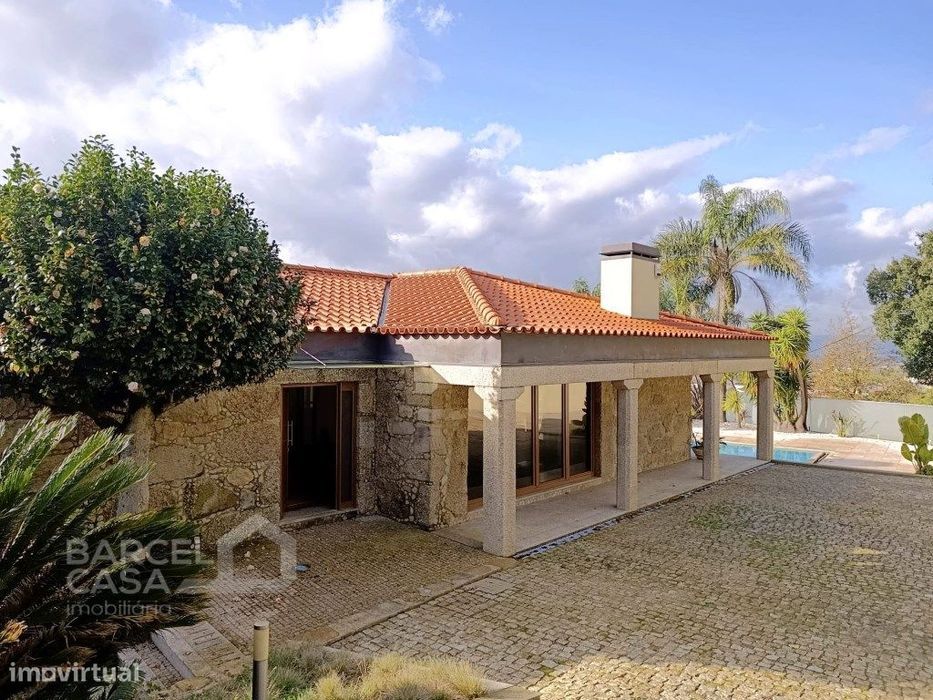 Moradia T4 em pedra, com piscina em Airó - Barcelos