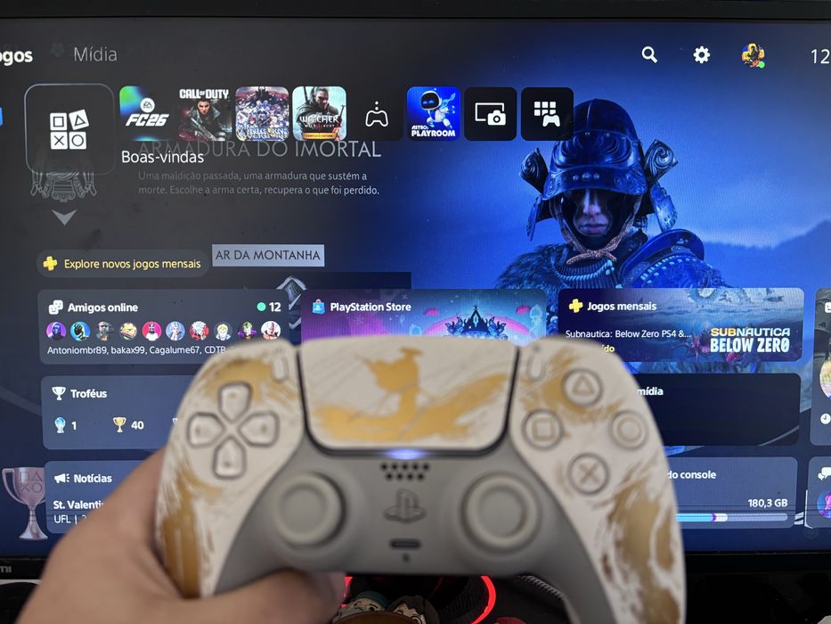 PS5 Digital + 2 Comandos DualSense (Original) – Bom Estado