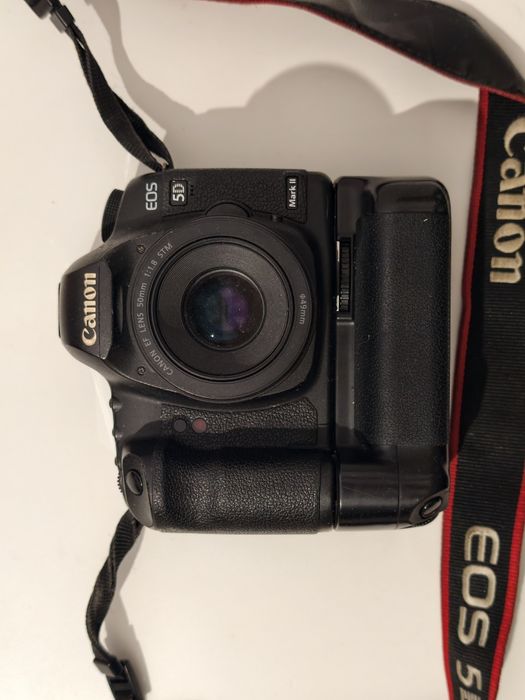 Canon EOS 5D Mark II + Canon EF 50mm f/1.8 STM + grip + ładowarka