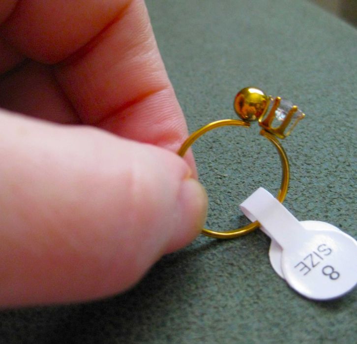 Anel Solitario Aço Dourado NOVO - Saldo