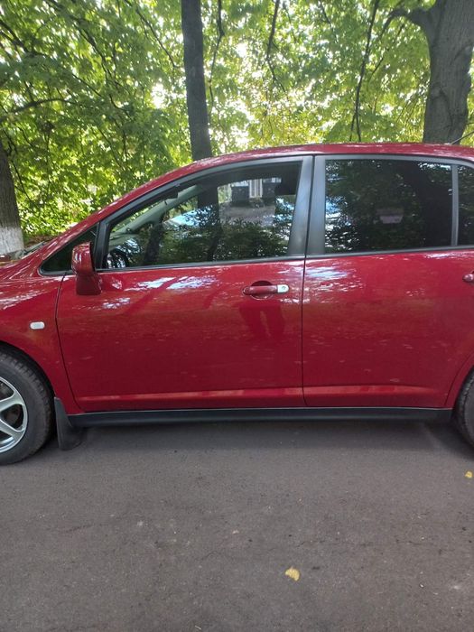 Продам автомобіль Nissan Tiida