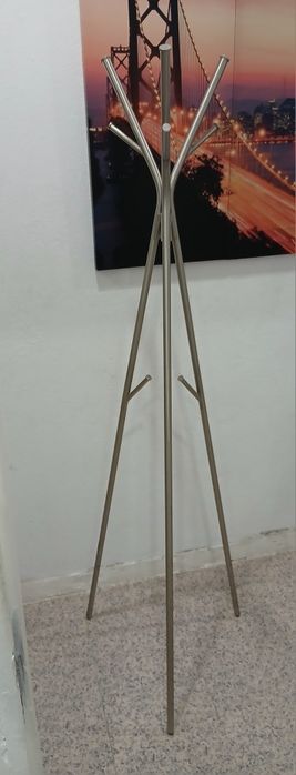Cabide de Pé de Ferro ver fotos dos pés