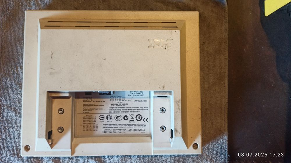 Монітор IBM.        .