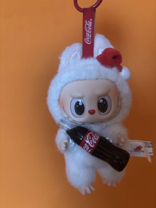 Oryginalne labubu cocacola
