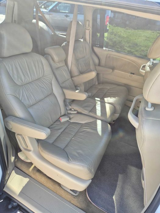 Honda Odyssey - gaz, hak, 8 osób - sprawdź!