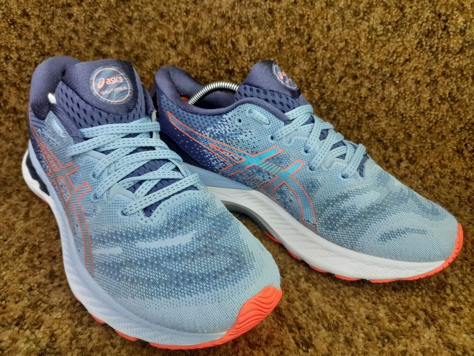 Кросівки жіночі Asics Gel-Nimbus  39 розмір.