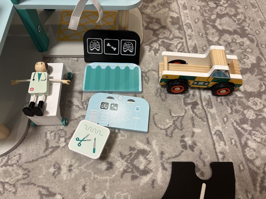 Szpital drewniany dla dzieci Toylino