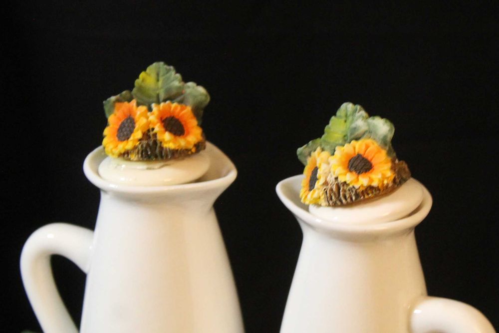 Galheteiro dos anos 70, com girassóis pintados à mão