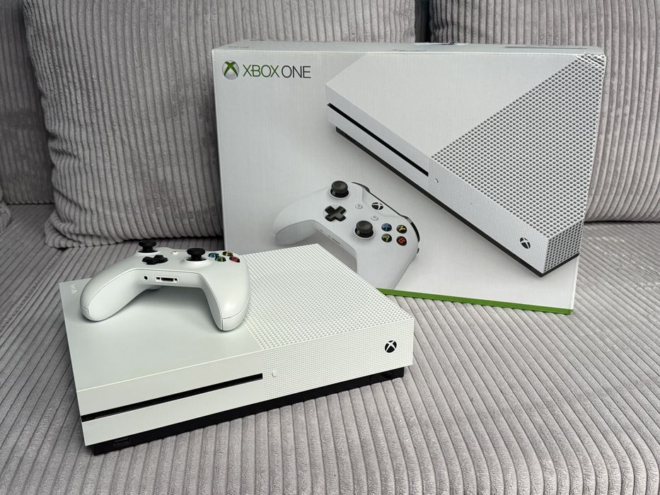 Xbox One S 500GB + pad + okablowanie