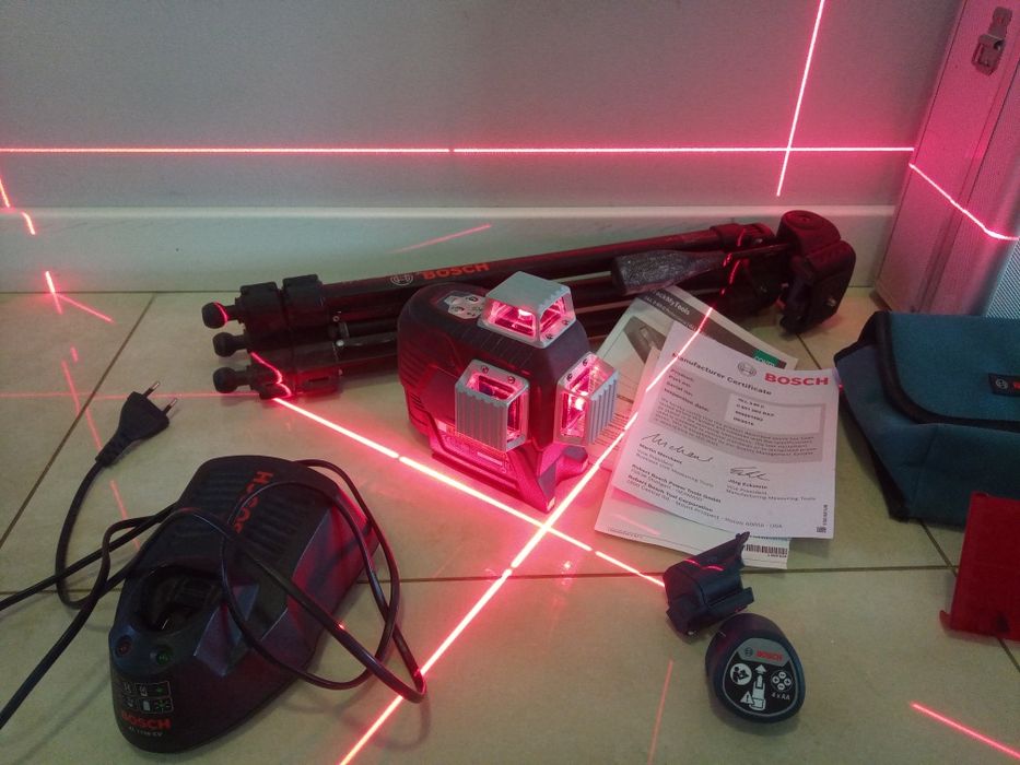 Laser Bosch GLL 3-80 C , krzyżowy ,  3x360 st. Statyw