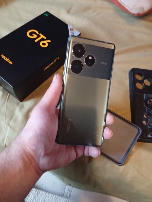 Realme GT 6  ... 8 /256