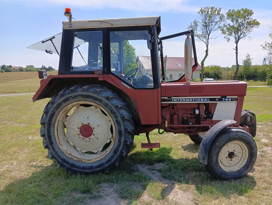 Case International744