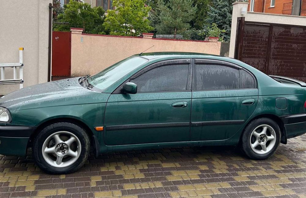 Продам авто Toyota Avensis