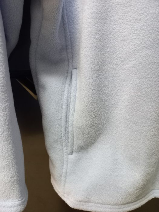 Camisola polar nova, com capuz,  cor azul clara