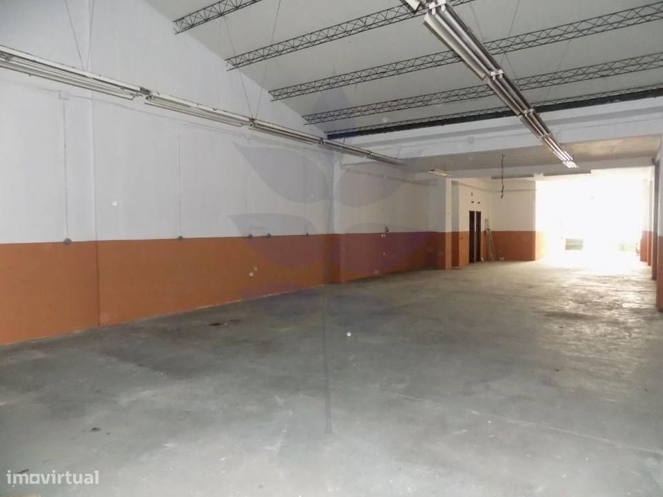 Arrenda-se Armazém S. Vitor  - Excelentes Acessos. Boa Localização!