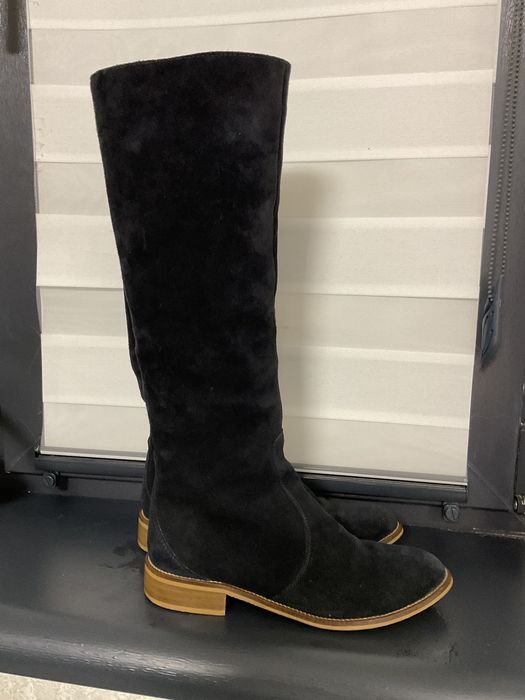 Замшеві чобітки натуральні темно синього кольору. В гарному стані.