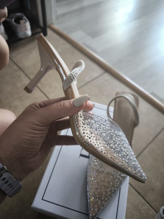 Piękne buty na lekkim obcasie Shein 38