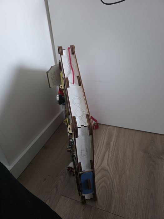 Tablica manipulacyjna dla dzieci