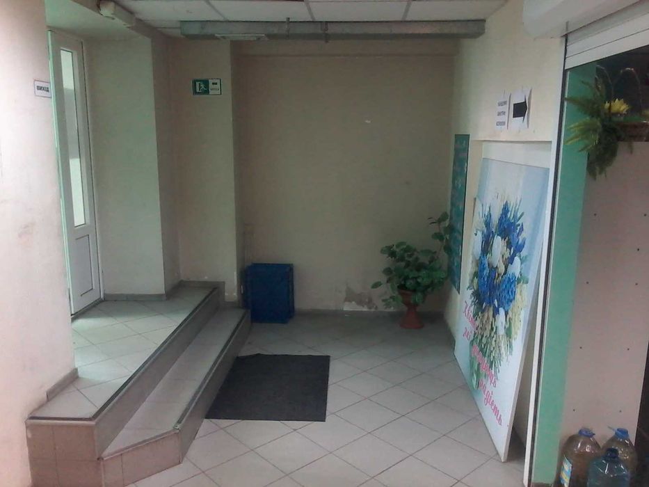 Чернігів, вул. 1-го Травня, 163, цоколь 332 м2