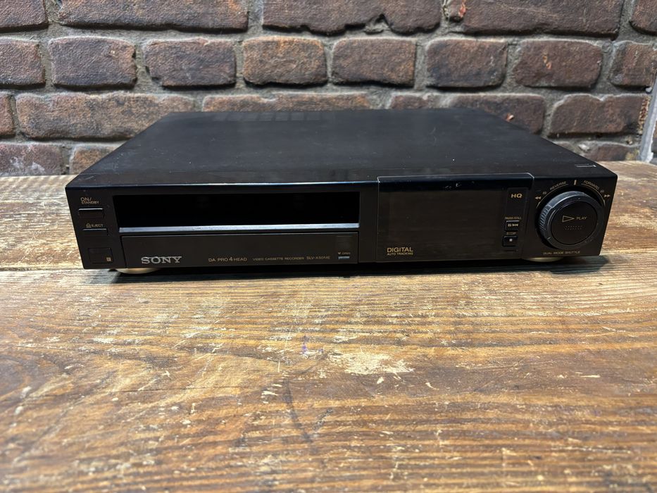 Magnetowid Sony SLV X 50 ME + pilot. Uszkodzony