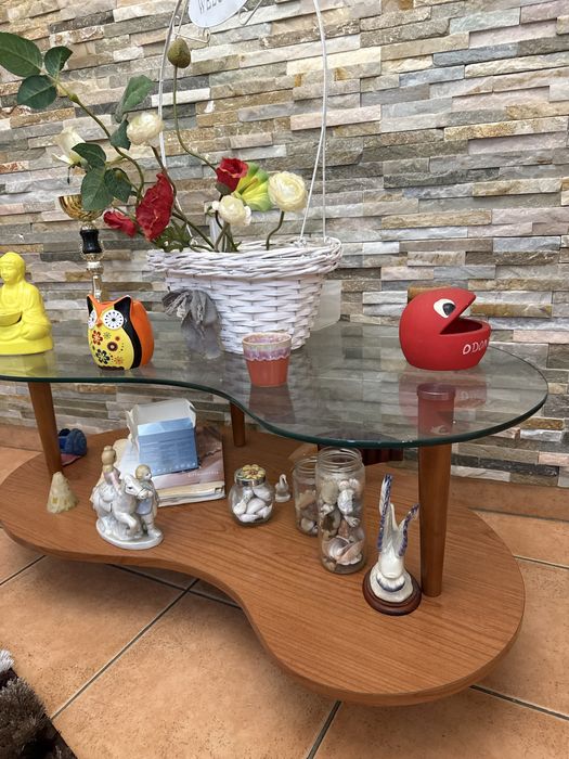 Móvel de sala ou de hall de entrada em madeira e vidro